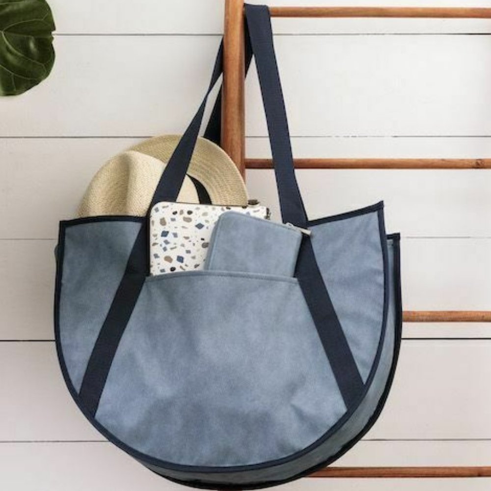 Thirty-One Round Utility Tote - *NEW*